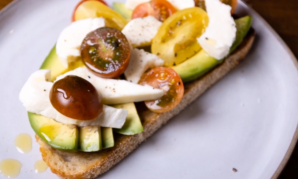 kapreze sendvič sa avokadom